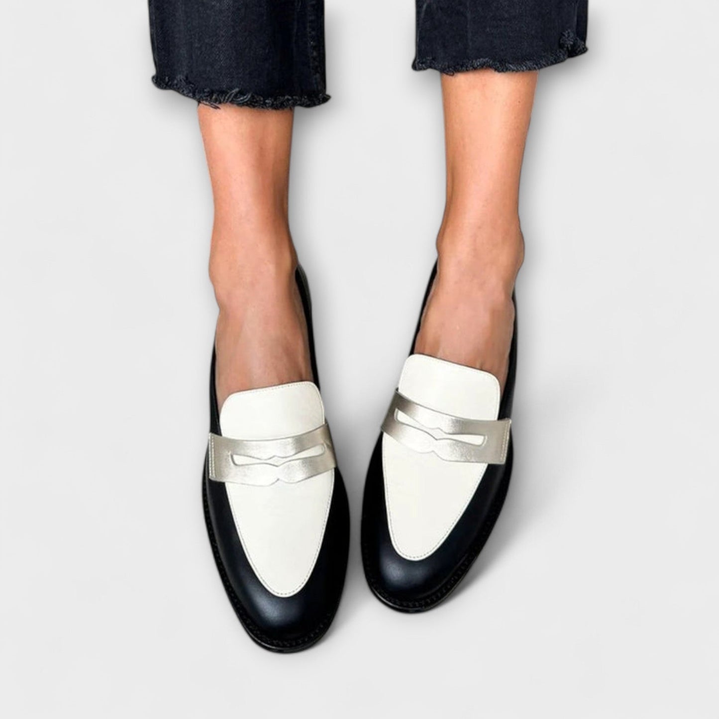 Xara – Czarne Loafersy z Metalicznym Blaskiem