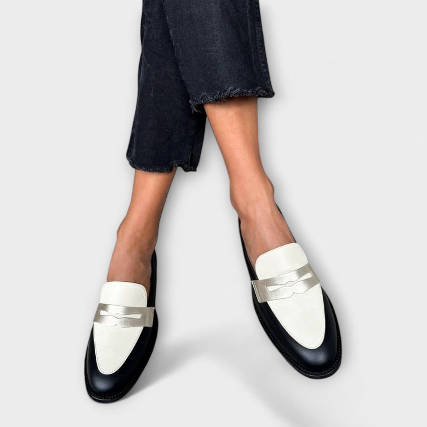 Xara – Czarne Loafersy z Metalicznym Blaskiem