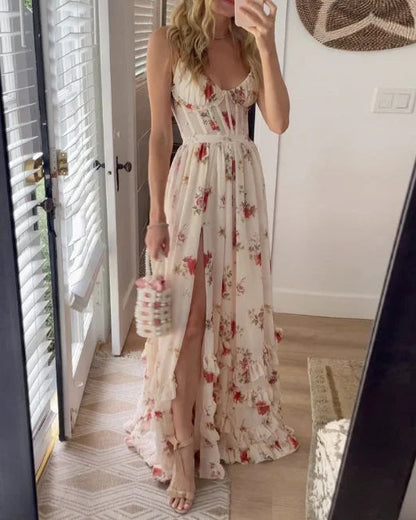 Liliana | Romantyczna sukienka maxi w kwiaty z falbaną i rozcięciem