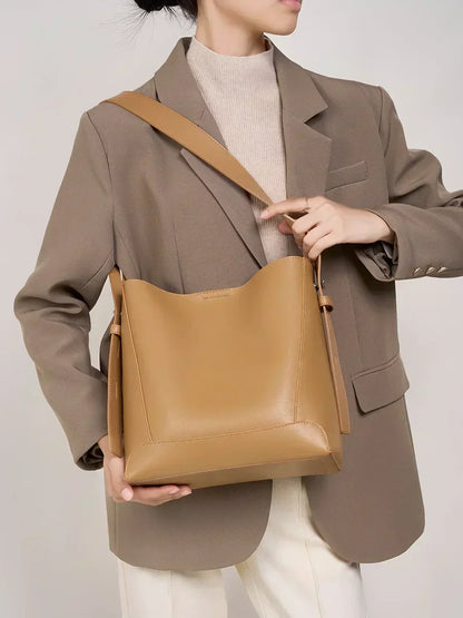 tine™ – Elegancka torebka na ramię w piaskowym odcieniu z uchwytem w formie paska