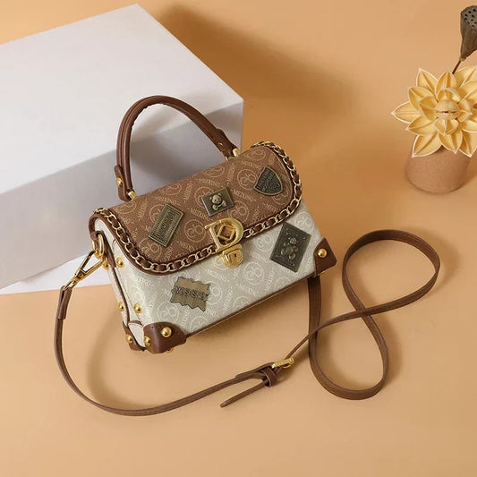 Retro torba na ramię z monogramem i złotymi detalami Zelda™