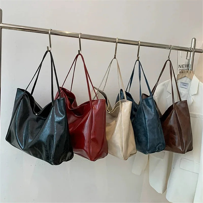 Elegancka brązowa torba tote o skórzanym wyglądzie