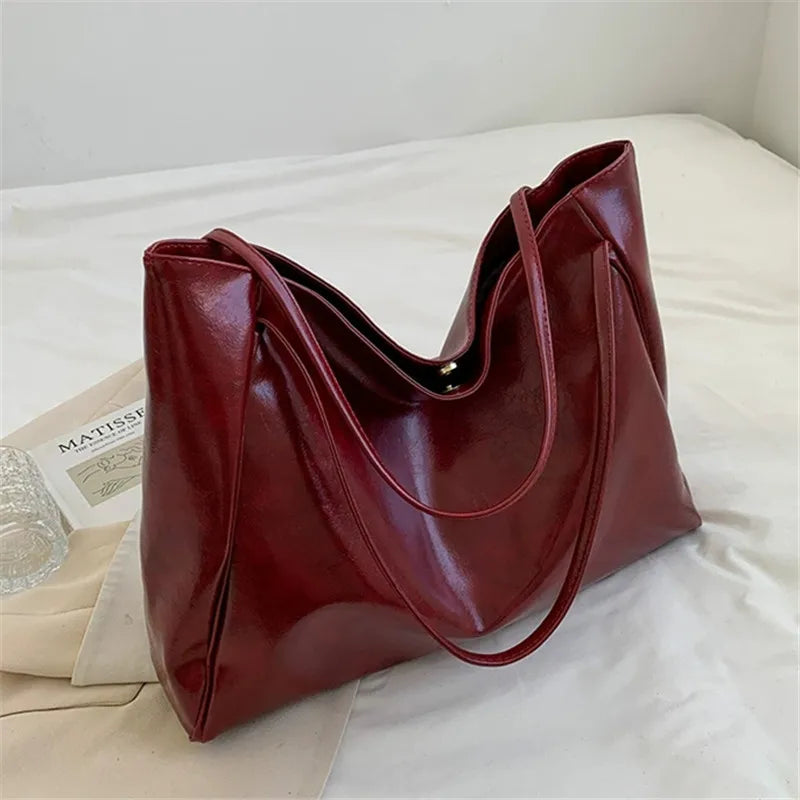 Elegancka brązowa torba tote o skórzanym wyglądzie